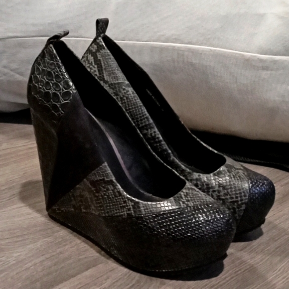 Aldo | Chunky Platform Wedge | Black Snakeskin Heels | 8.5W | Like New. - Picture 9 of 10